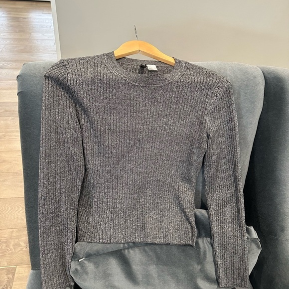 Divided Tops - Divided by H&M Gray Heathered Knit Top Size Large
